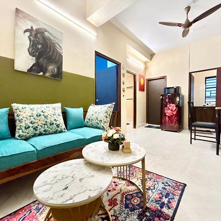 Cozy 2Bhk Apt Near Ruby Hospital & Em Bypass Kolkata Exterior photo