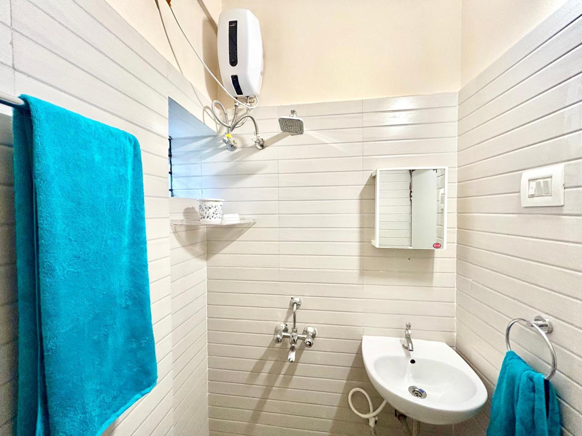 Cozy 2Bhk Apt Near Ruby Hospital & Em Bypass Kolkata Exterior photo